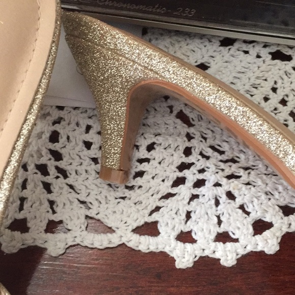 Gold filter shoes size 7. Nice slip on mules 🌷🌷 - Picture 3 of 3